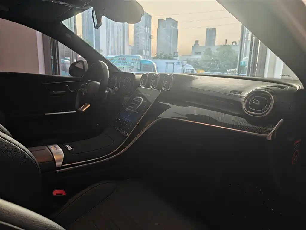 Mercedes-Benz C-Class — миниатюра 16