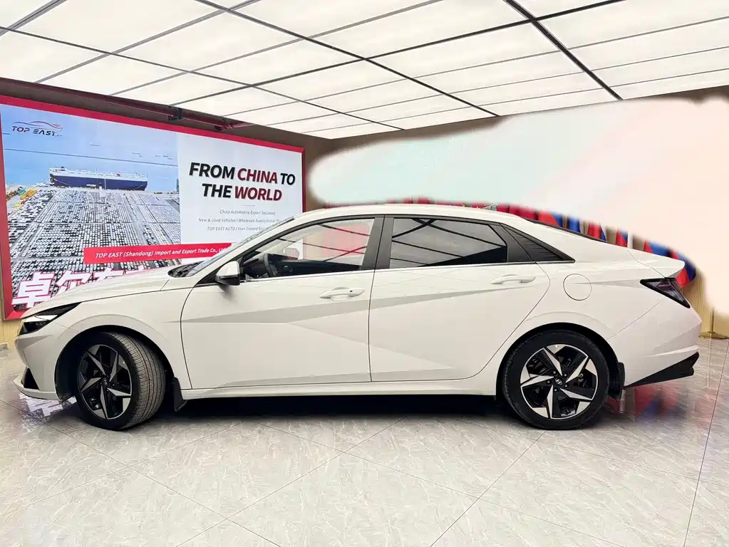 Hyundai Elantra — миниатюра 8