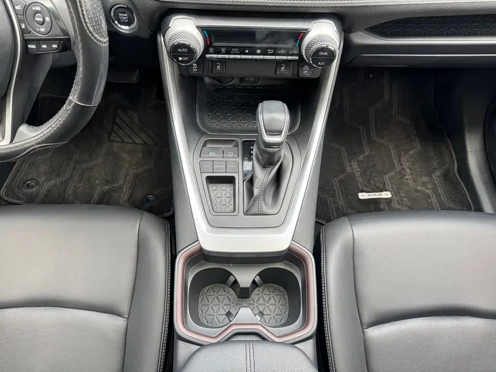 Toyota RAV4 — миниатюра 9