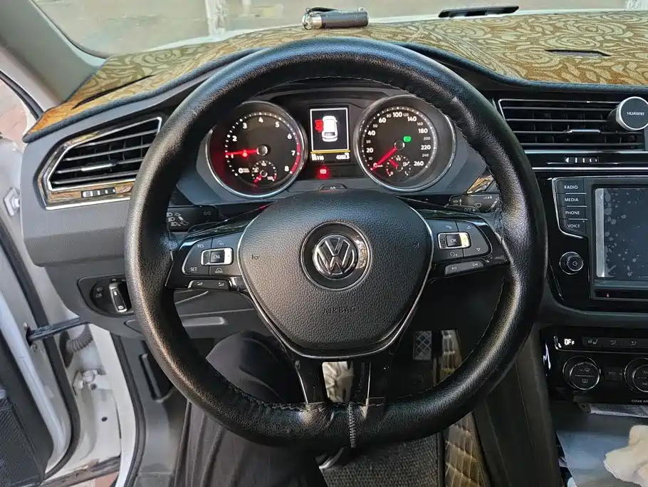 Volkswagen Tiguan L — миниатюра 15