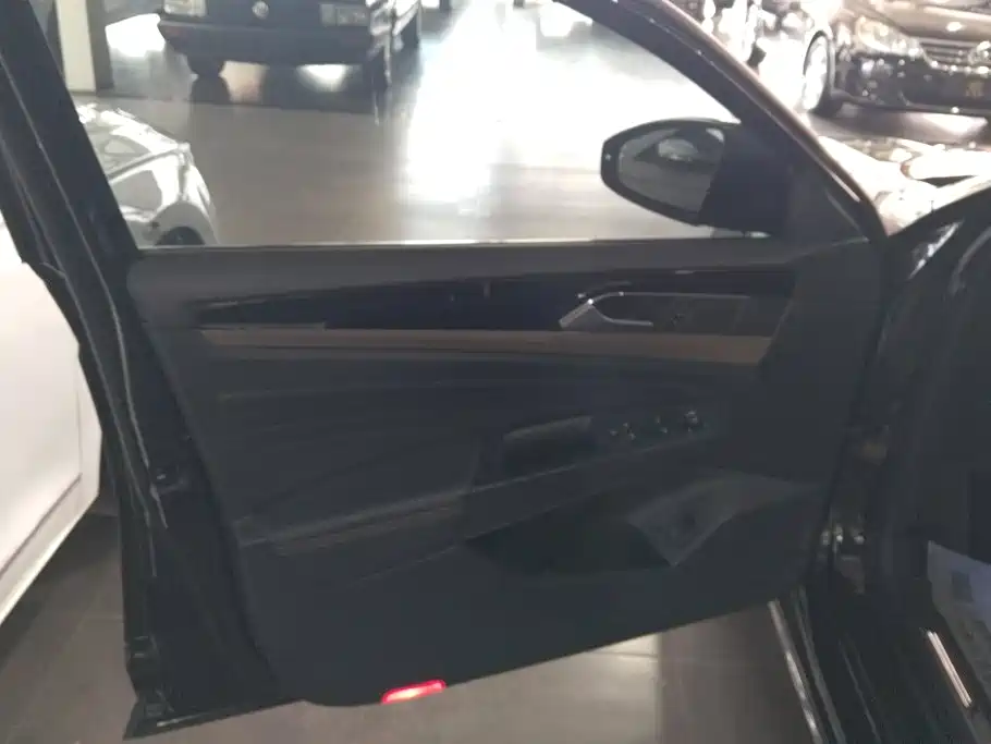 Volkswagen Passat — миниатюра 7