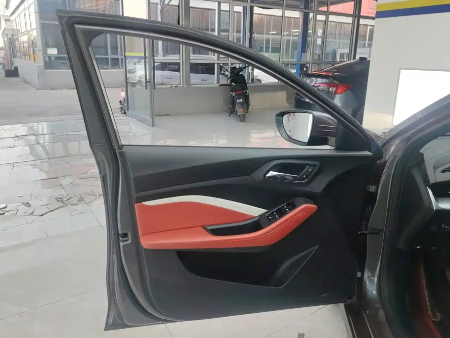 MG MG5 — миниатюра 7