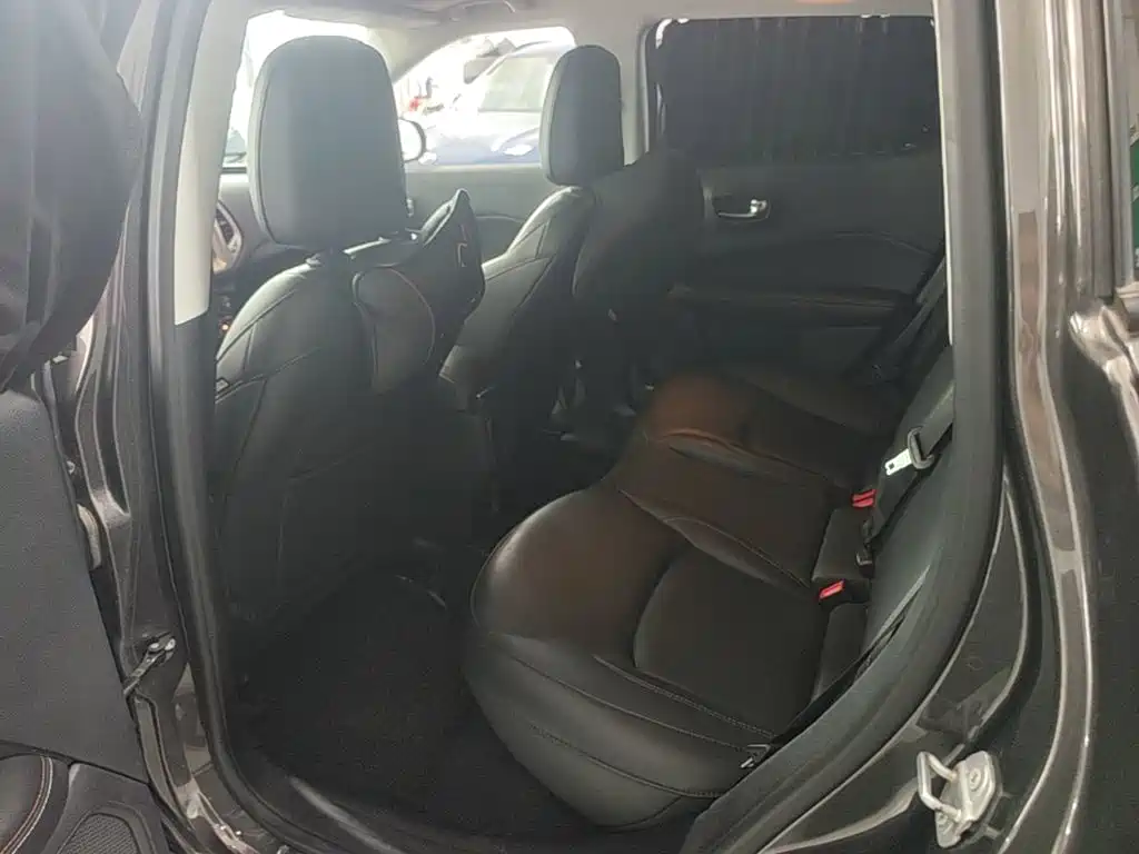 Jeep Compass — миниатюра 17
