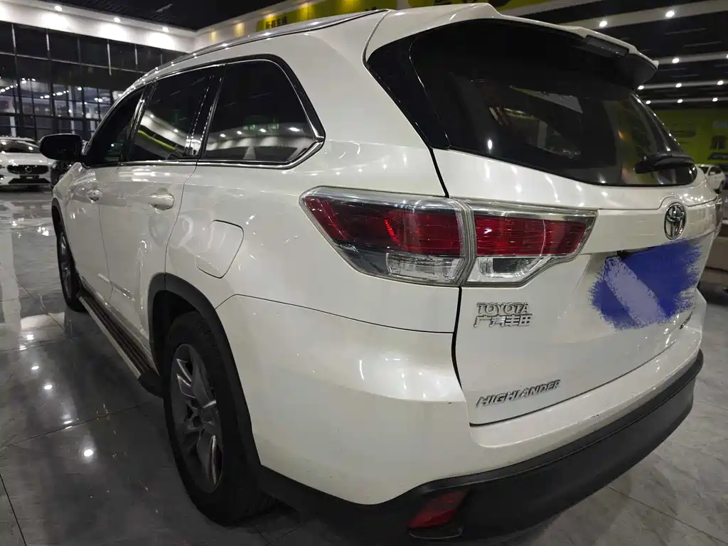 TOYOTA HIGHLANDER