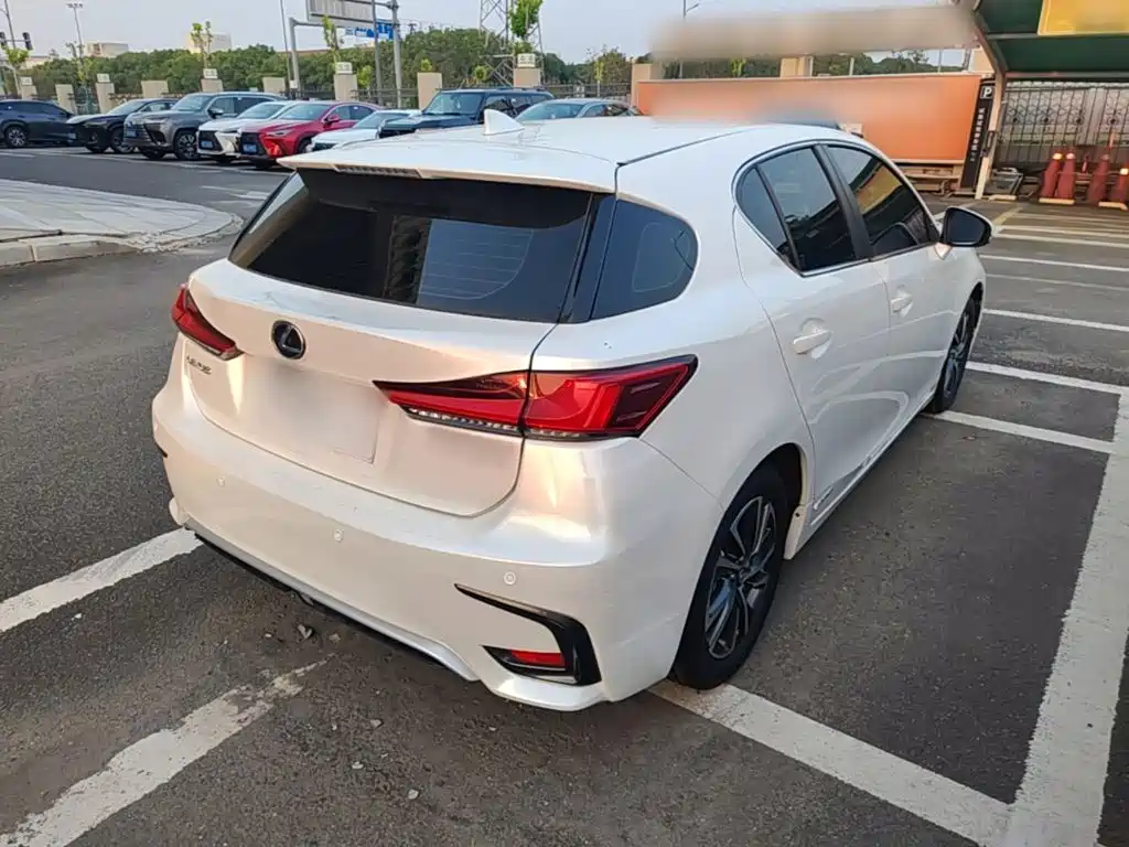 Lexus CT — миниатюра 7