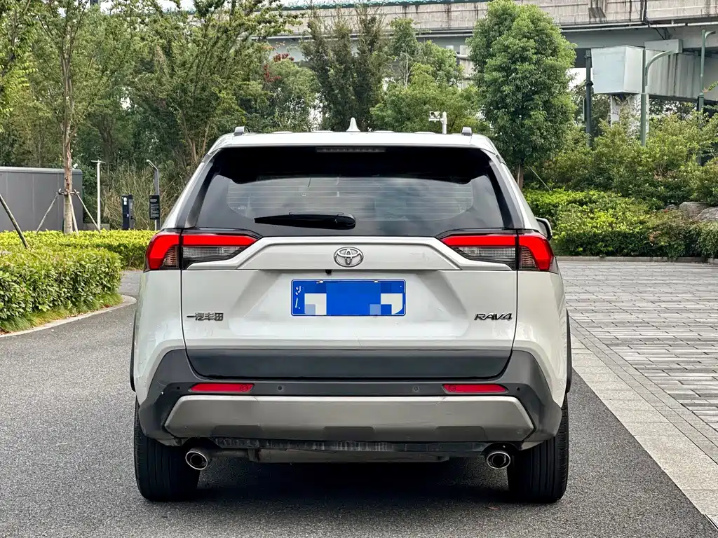 Toyota RAV4 — миниатюра 5