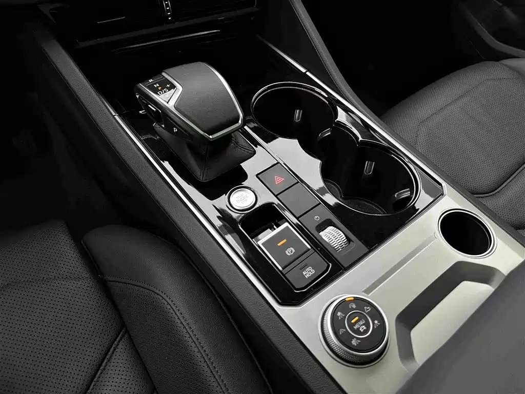 Volkswagen Touareg New Energy — миниатюра 12