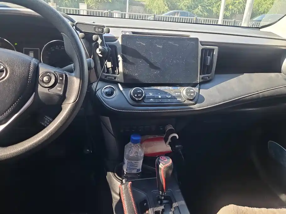 Toyota RAV4 — миниатюра 13