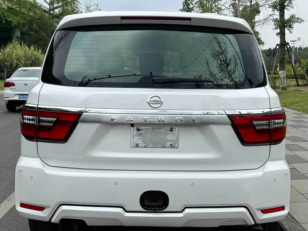 Nissan Patrol — миниатюра 16