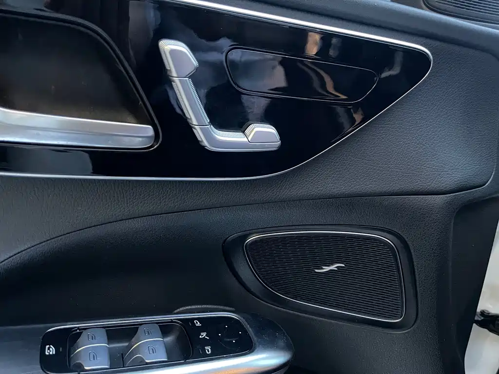 Mercedes-Benz C-Class — миниатюра 30