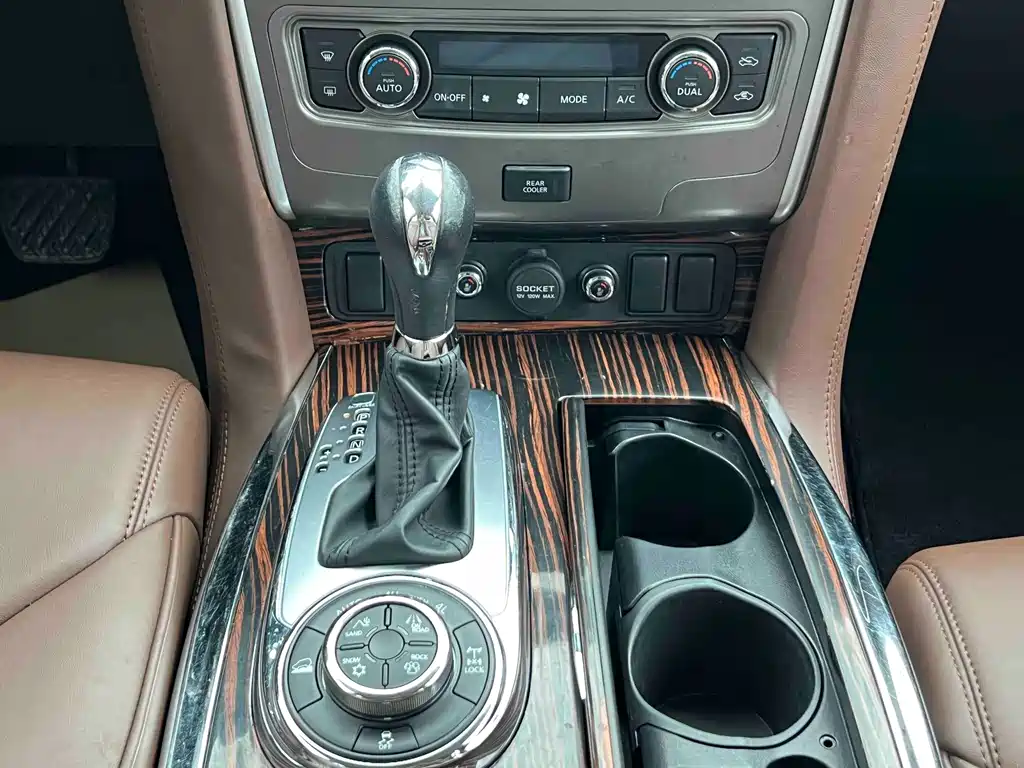 Nissan Patrol — миниатюра 13
