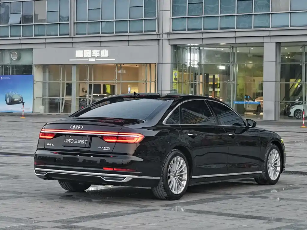 AUDI A8