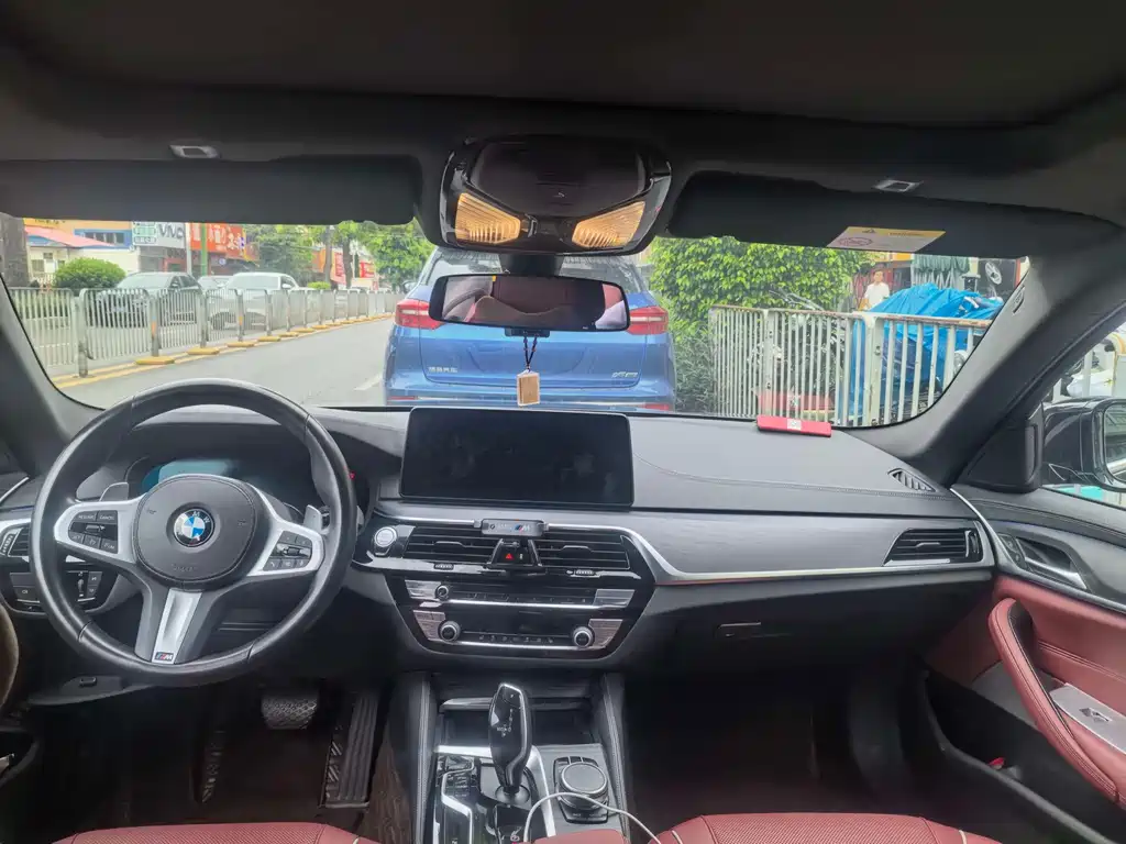 BMW 5 Series — миниатюра 3