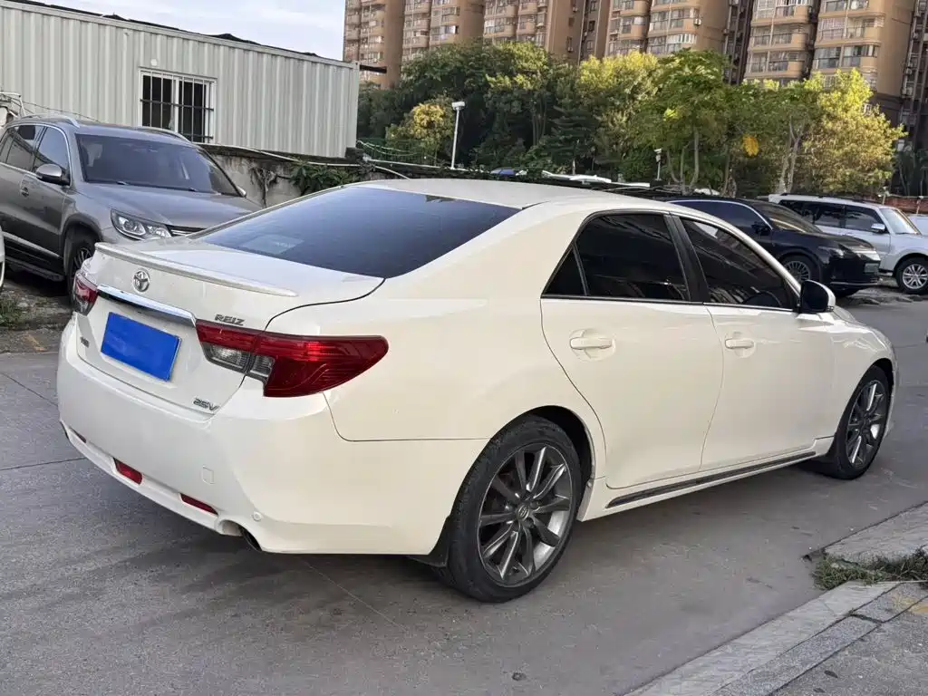 Toyota Reiz — миниатюра 6