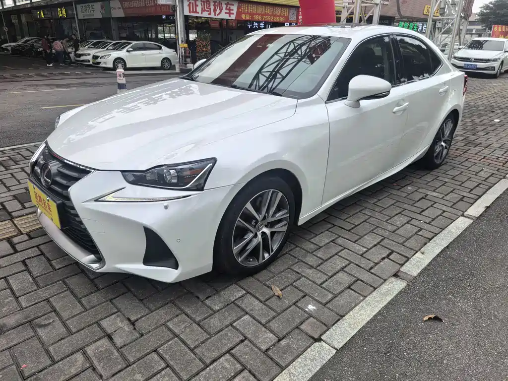 LEXUS IS