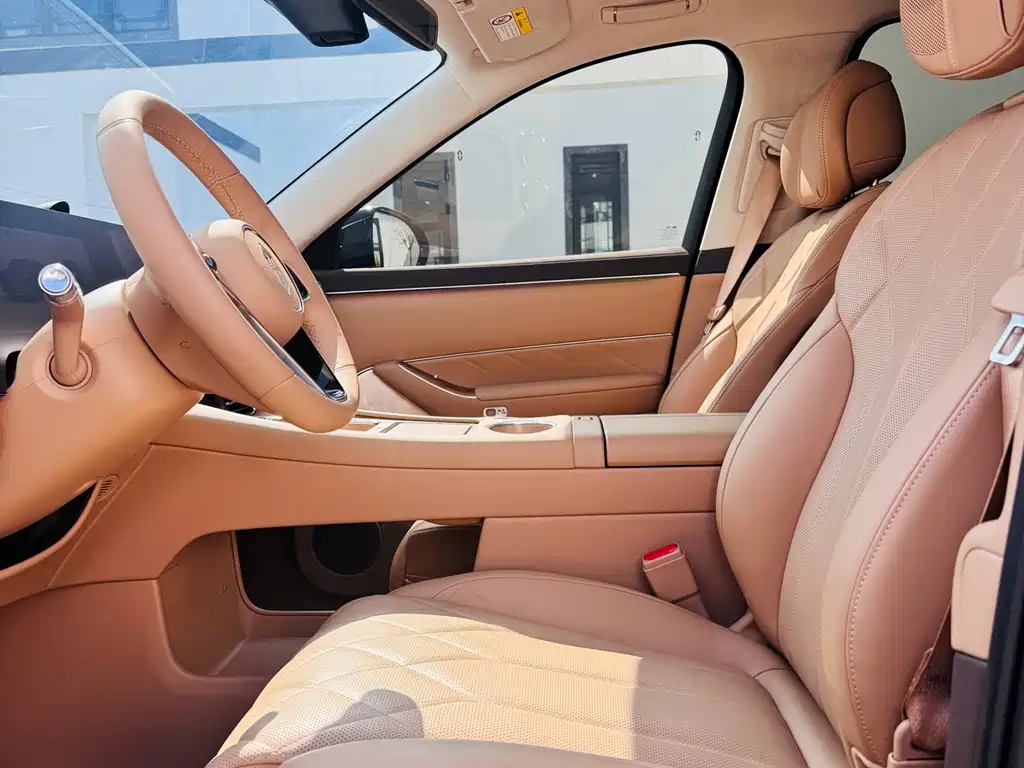 AITO ASK THE WORLD M8