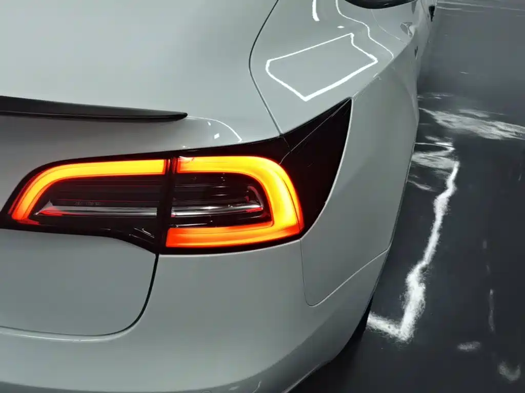 Tesla Model 3 — миниатюра 8