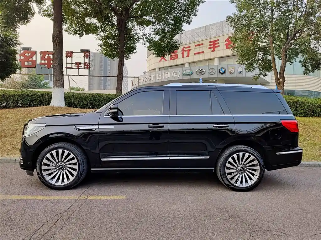 LINCOLN NAVIGATOR