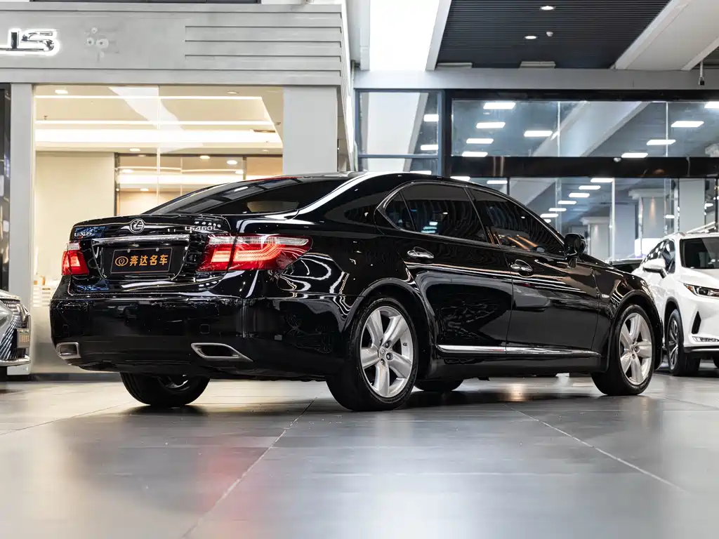 Lexus LS — миниатюра 3