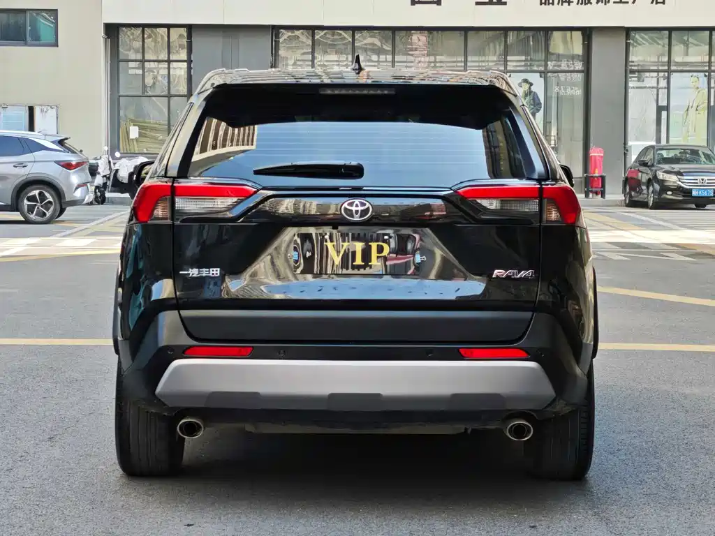 Toyota RAV4 — миниатюра 8