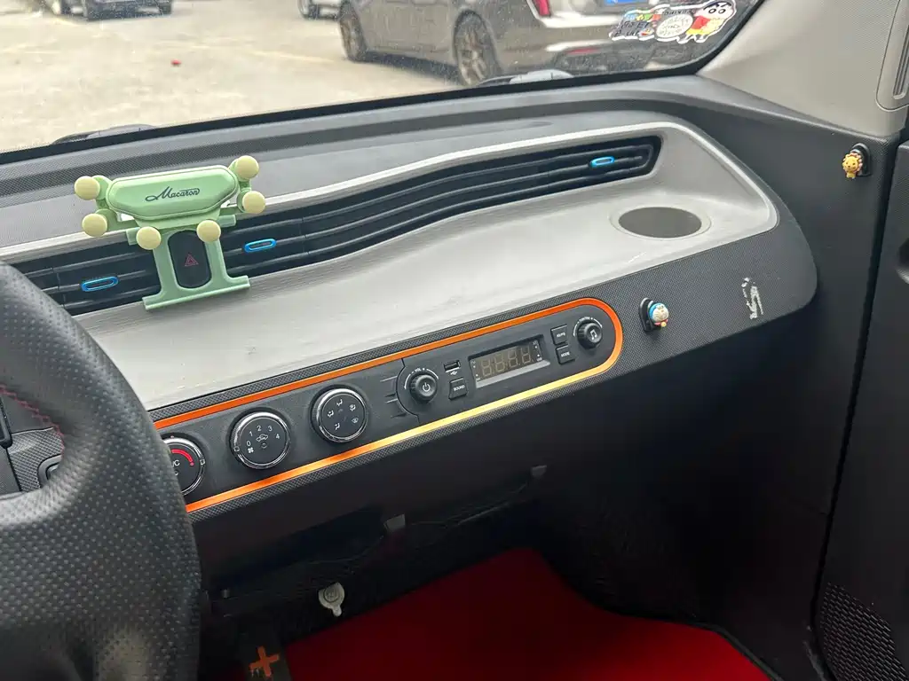 Wuling MINIEV — миниатюра 11