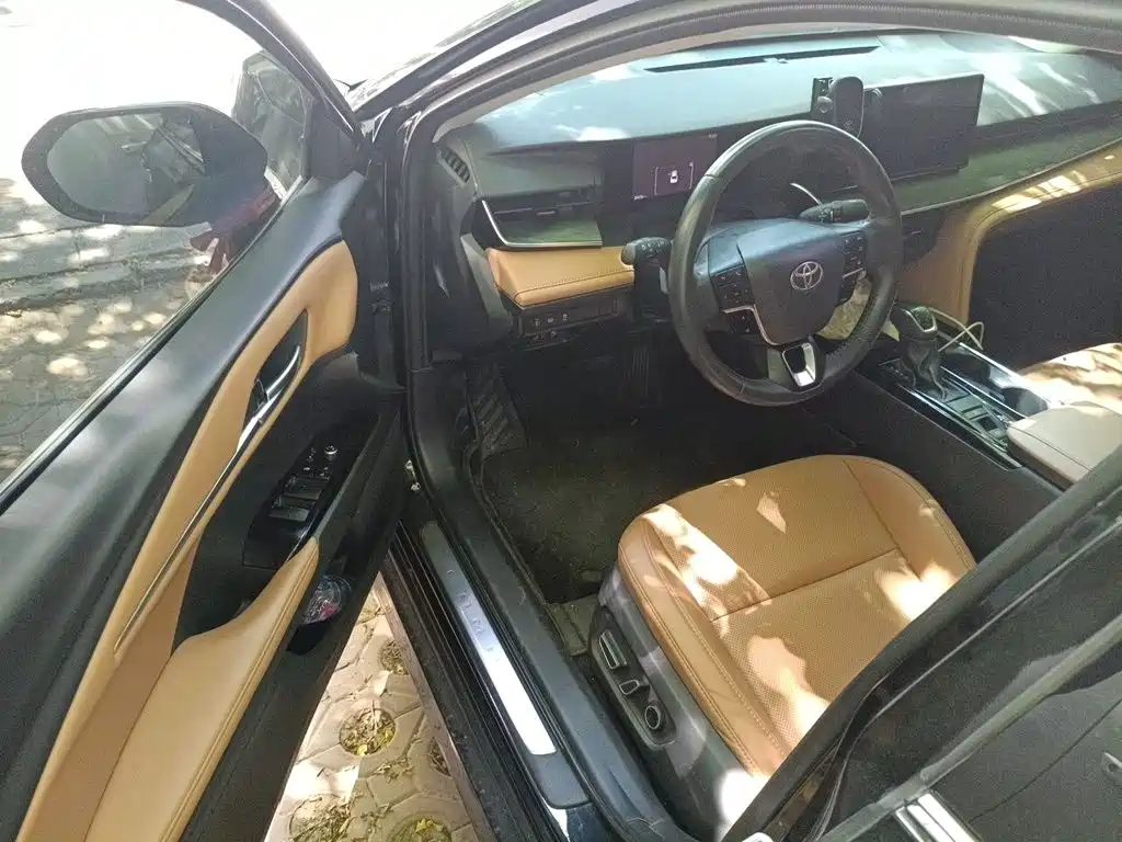 Toyota Camry — миниатюра 14