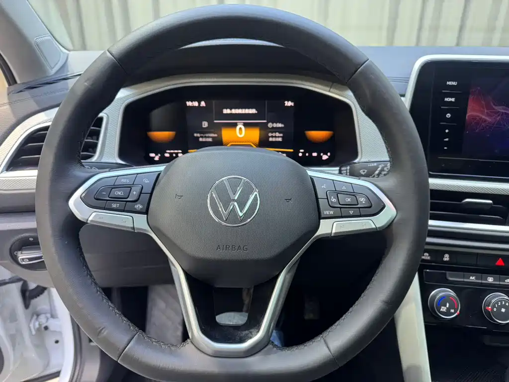 Volkswagen T-Roc — миниатюра 12