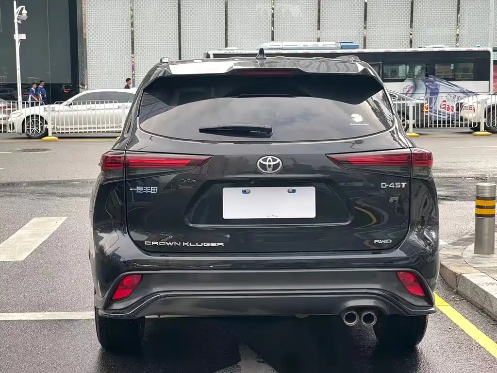 Toyota Crown Kluger — миниатюра 11