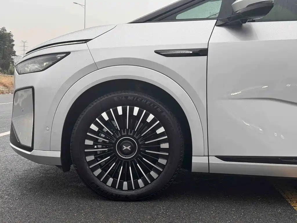 XPeng X9 — миниатюра 8