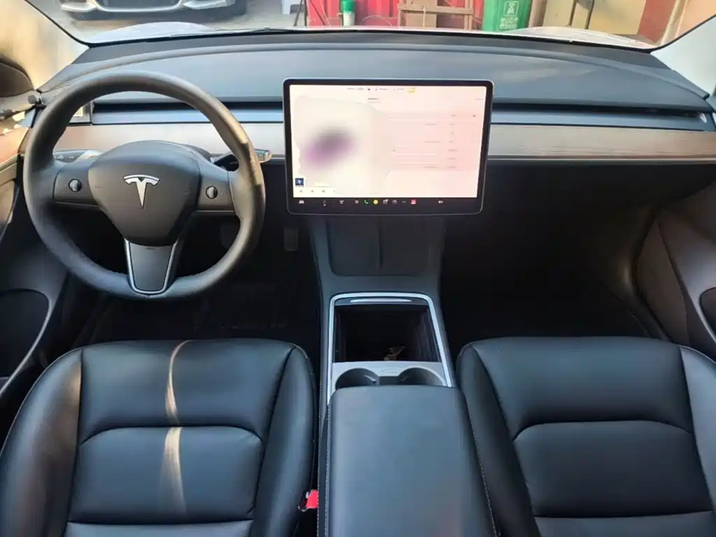 Tesla Model 3 — миниатюра 10