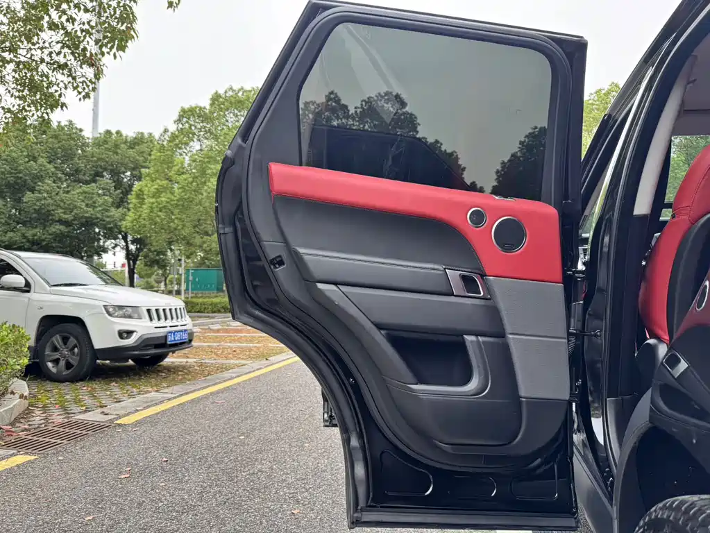 Land Rover Sport — миниатюра 12