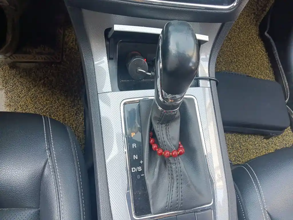 Roewe RX5 — миниатюра 10