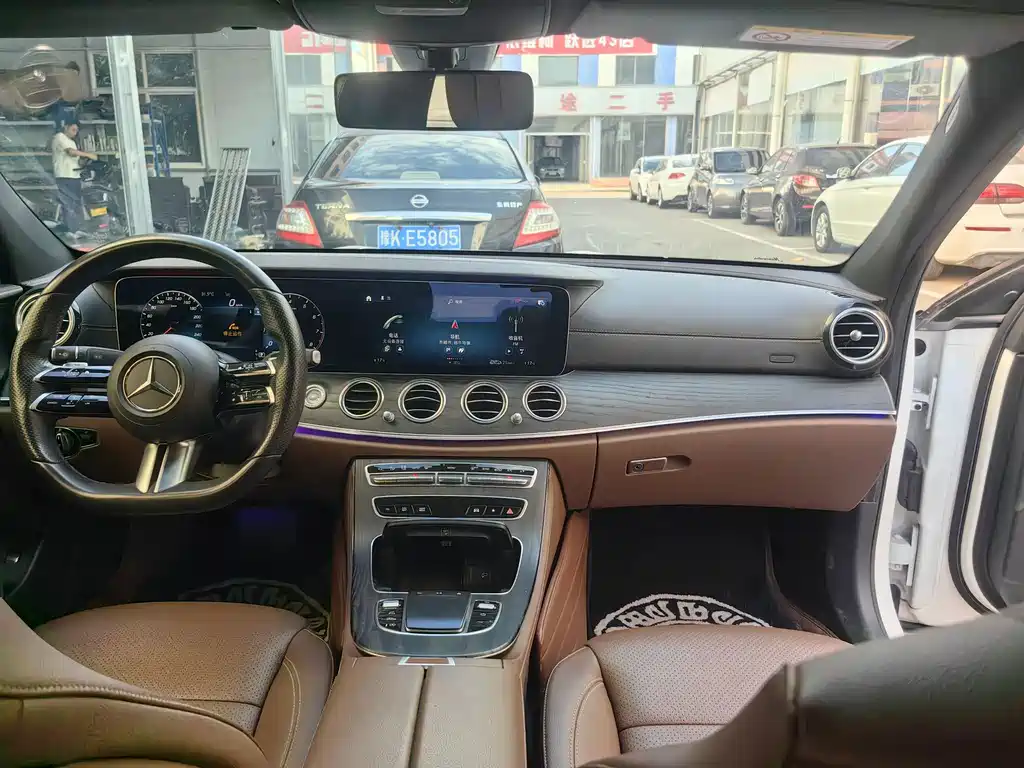 Mercedes-Benz E-Class — миниатюра 9