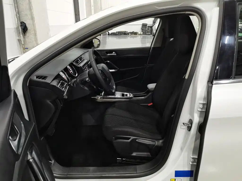 Peugeot 408 — миниатюра 10