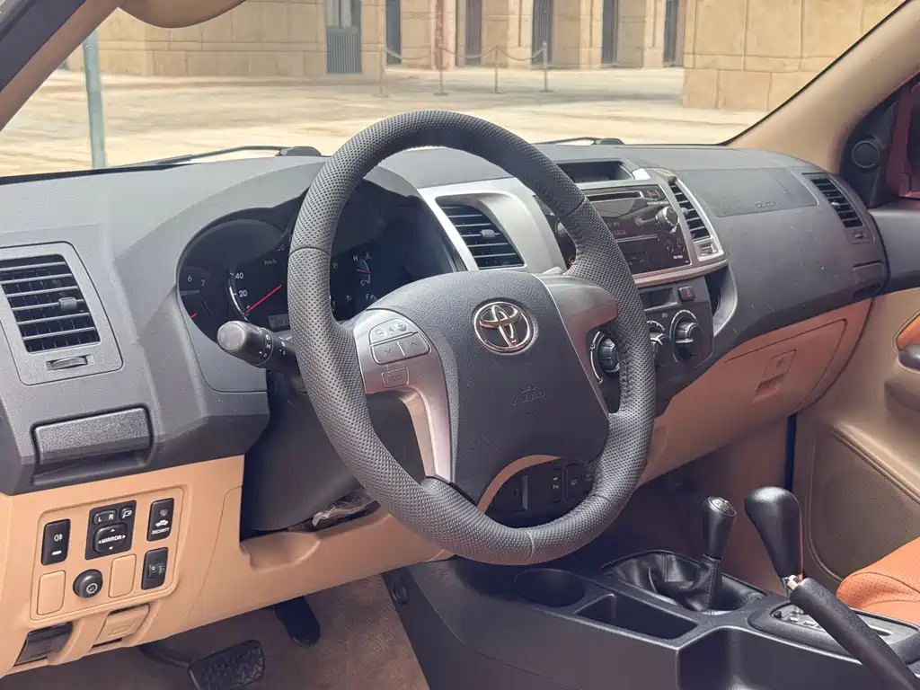 Toyota Fortuner — миниатюра 13