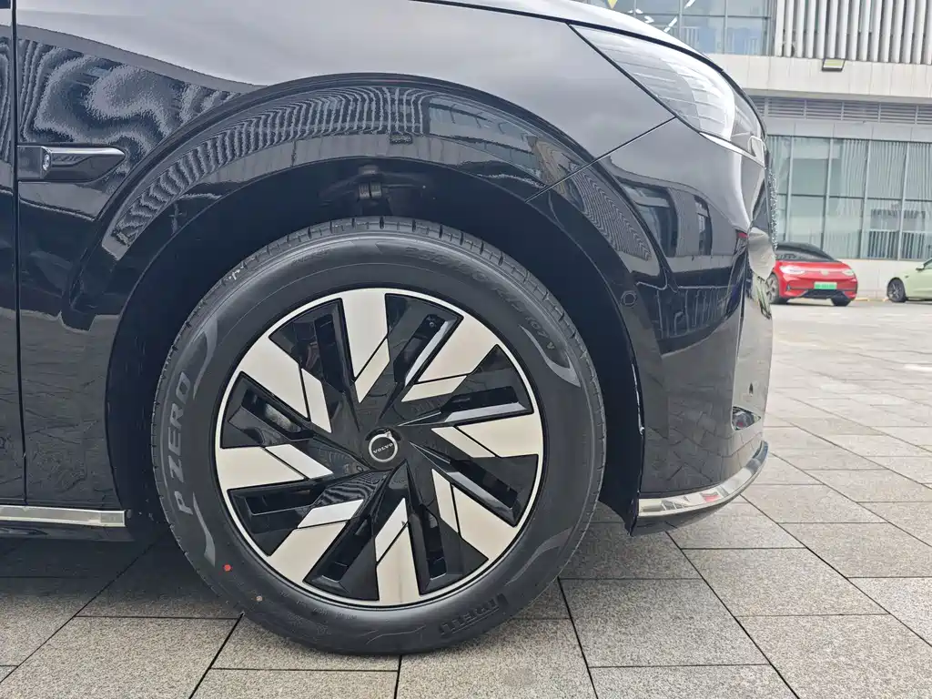 Volvo EM90 — миниатюра 8