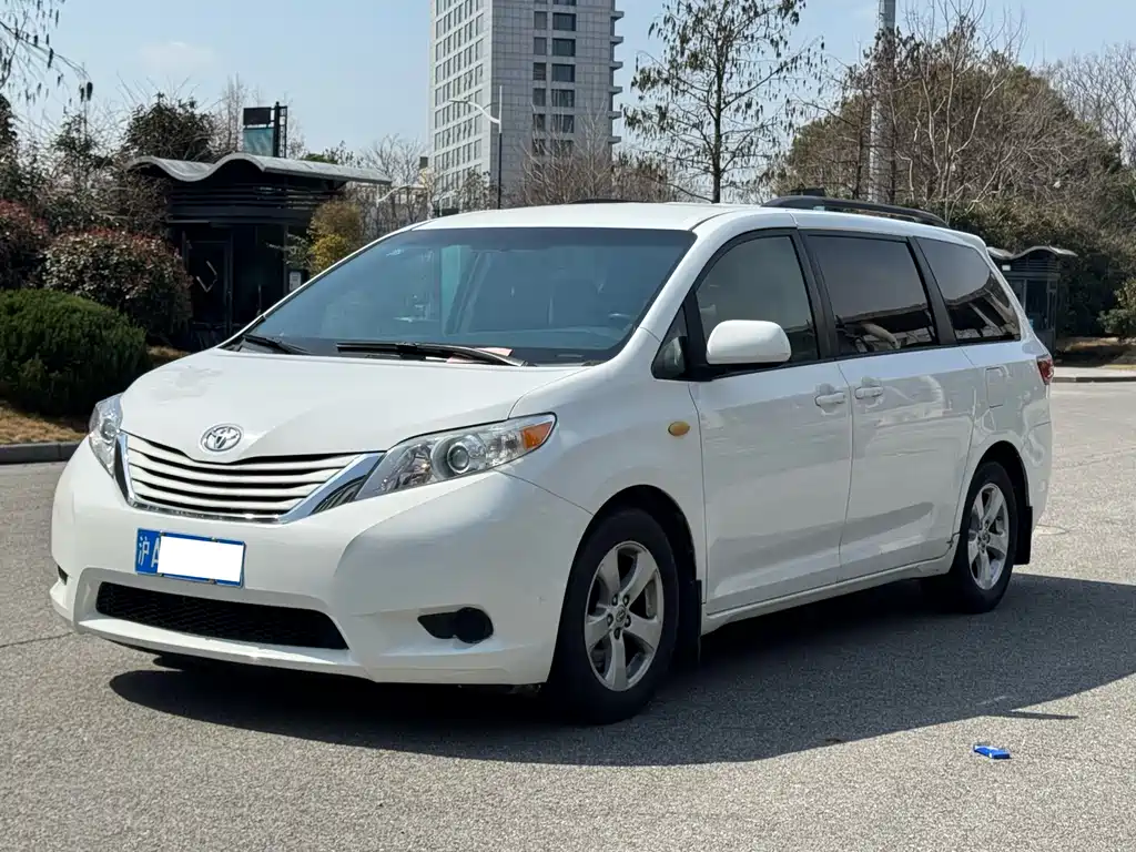 TOYOTA SIENNA