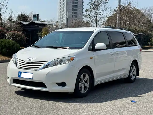 TOYOTA SIENNA