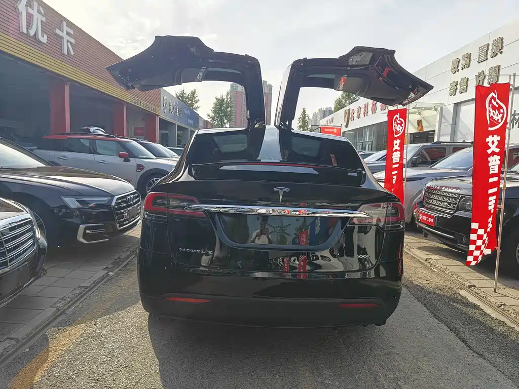 TESLA MODEL X