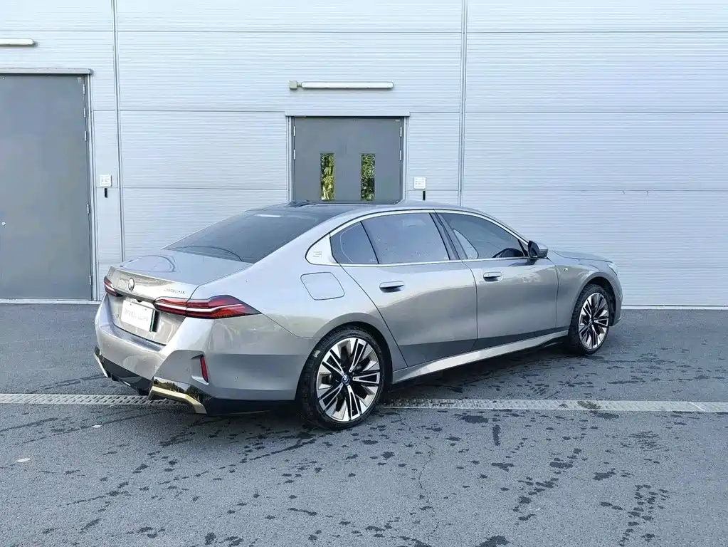 BMW i5 — миниатюра 5