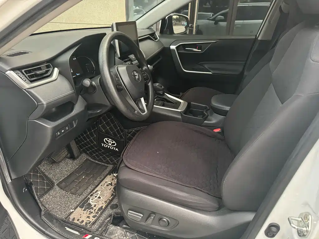 Toyota RAV4 — миниатюра 7