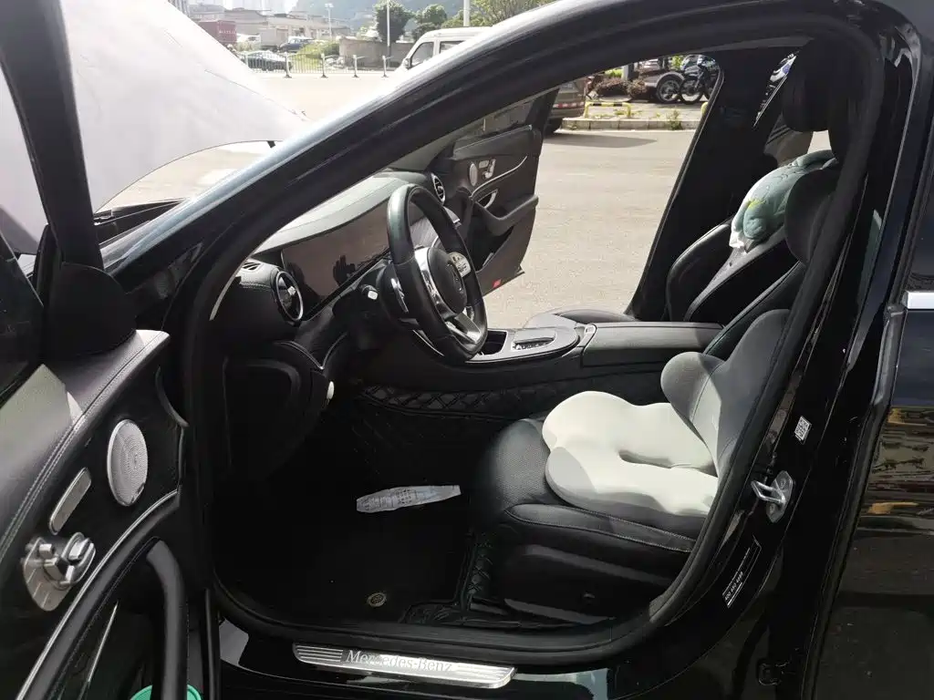 Mercedes-Benz E-Class — миниатюра 11