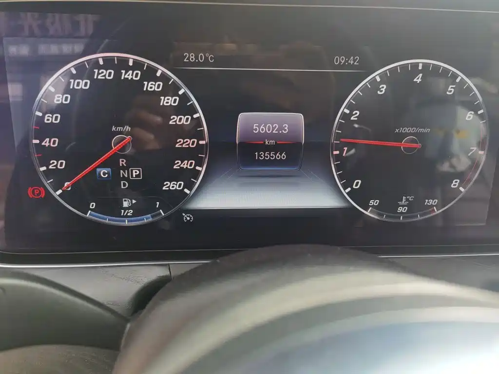 Mercedes-Benz E-Class — миниатюра 8