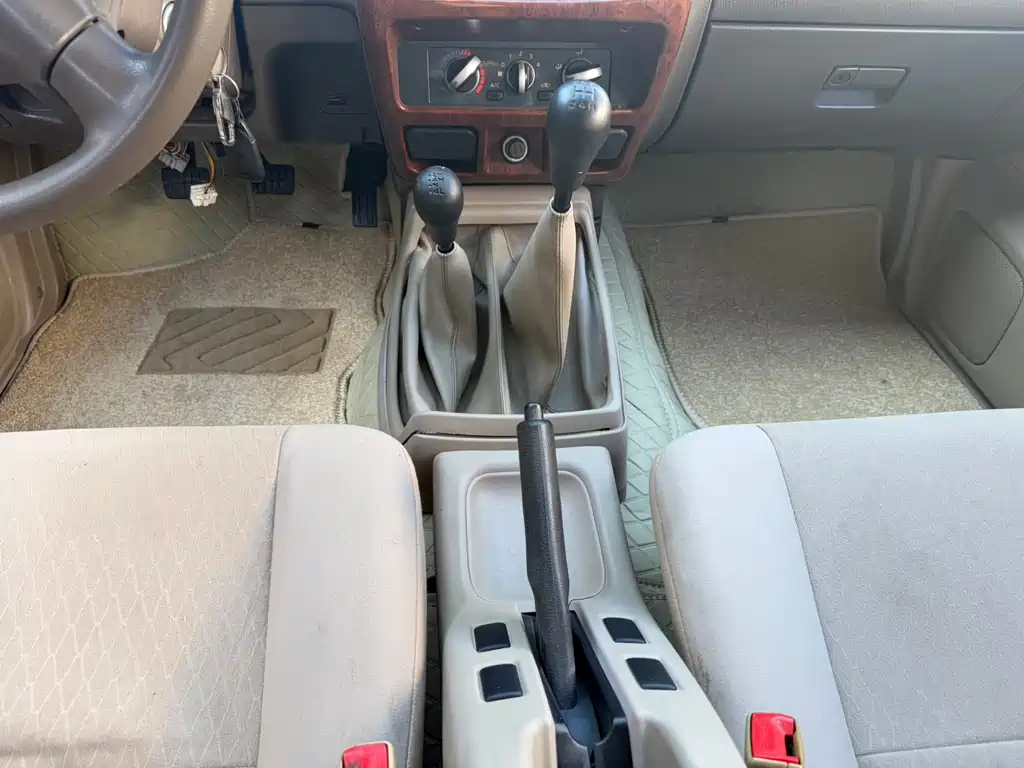 Nissan ZN 2013 2.4L 5 мест