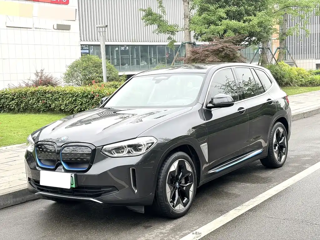 BMW iX3 2021