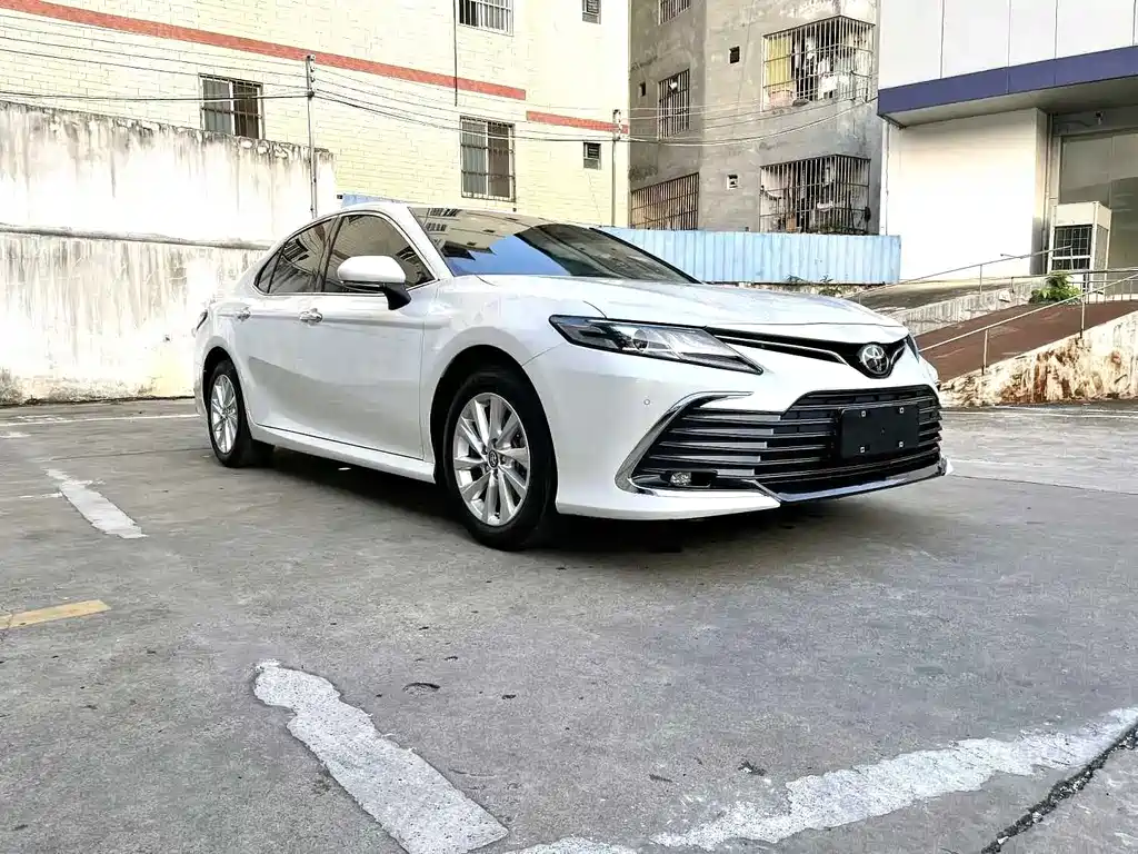 Toyota Camry — миниатюра 3