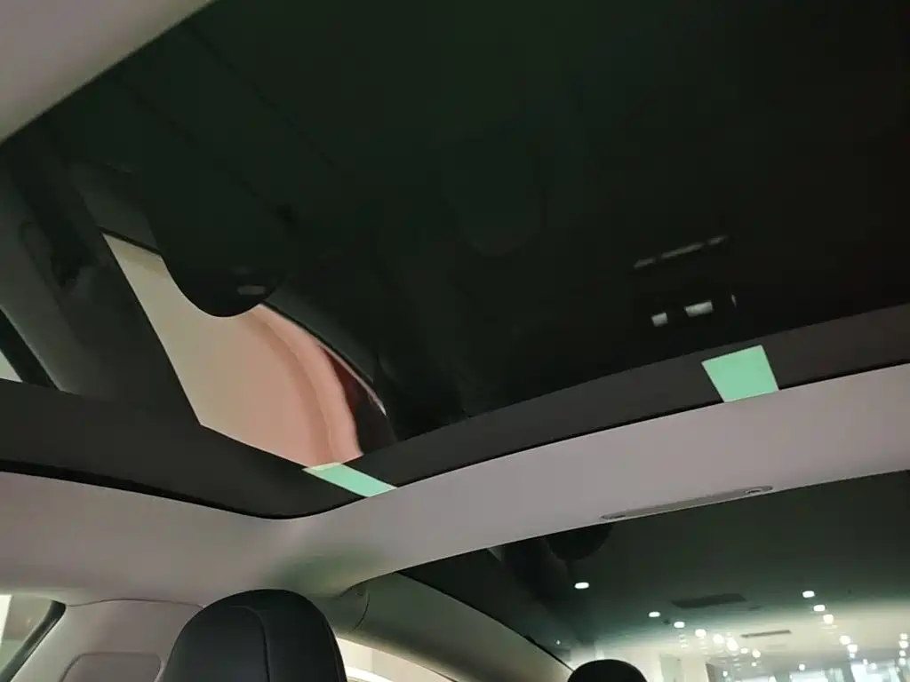 Tesla Model 3 — миниатюра 18