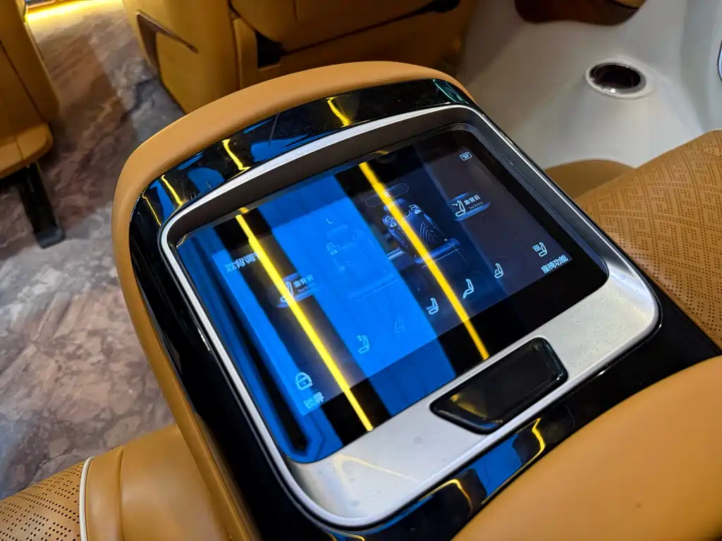 MERCEDES-BENZ V CLASS