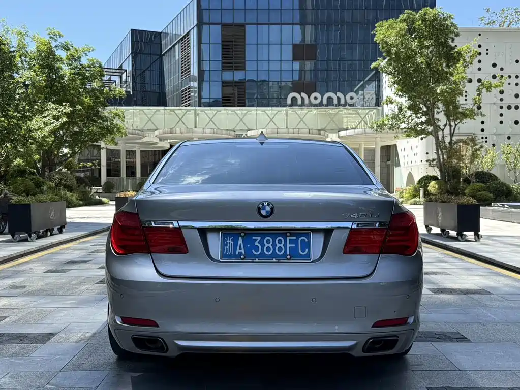 BMW 7 Series — миниатюра 5
