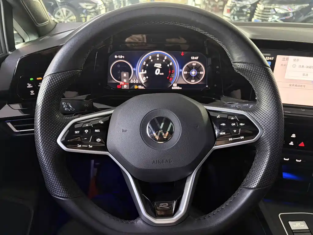 VOLKSWAGEN GOLF